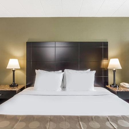 מלון Ramada By Wyndham Newburgh/West Point מראה חיצוני תמונה