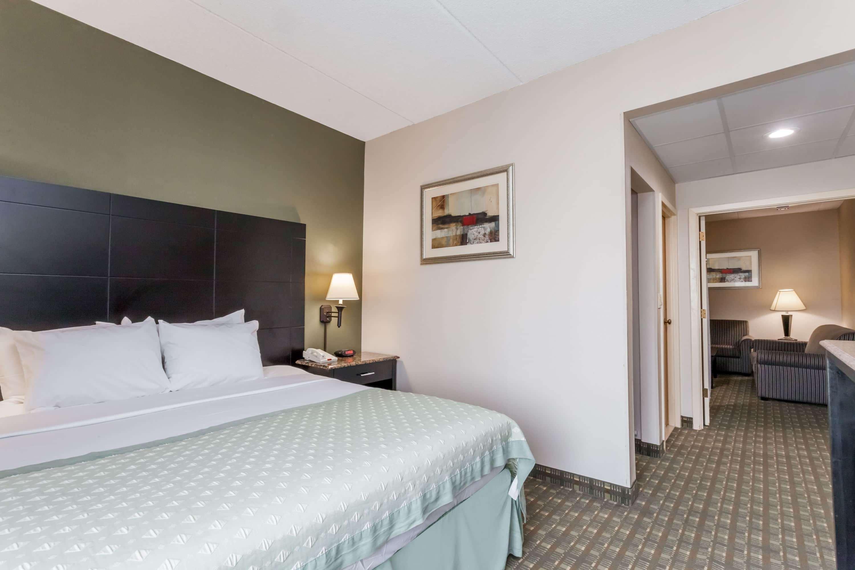 מלון Ramada By Wyndham Newburgh/West Point מראה חיצוני תמונה