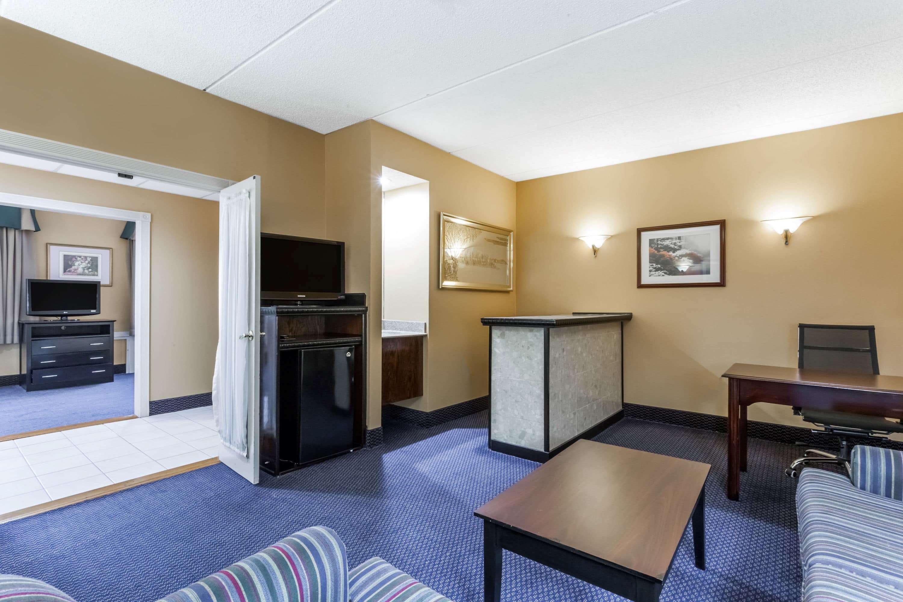 מלון Ramada By Wyndham Newburgh/West Point מראה חיצוני תמונה