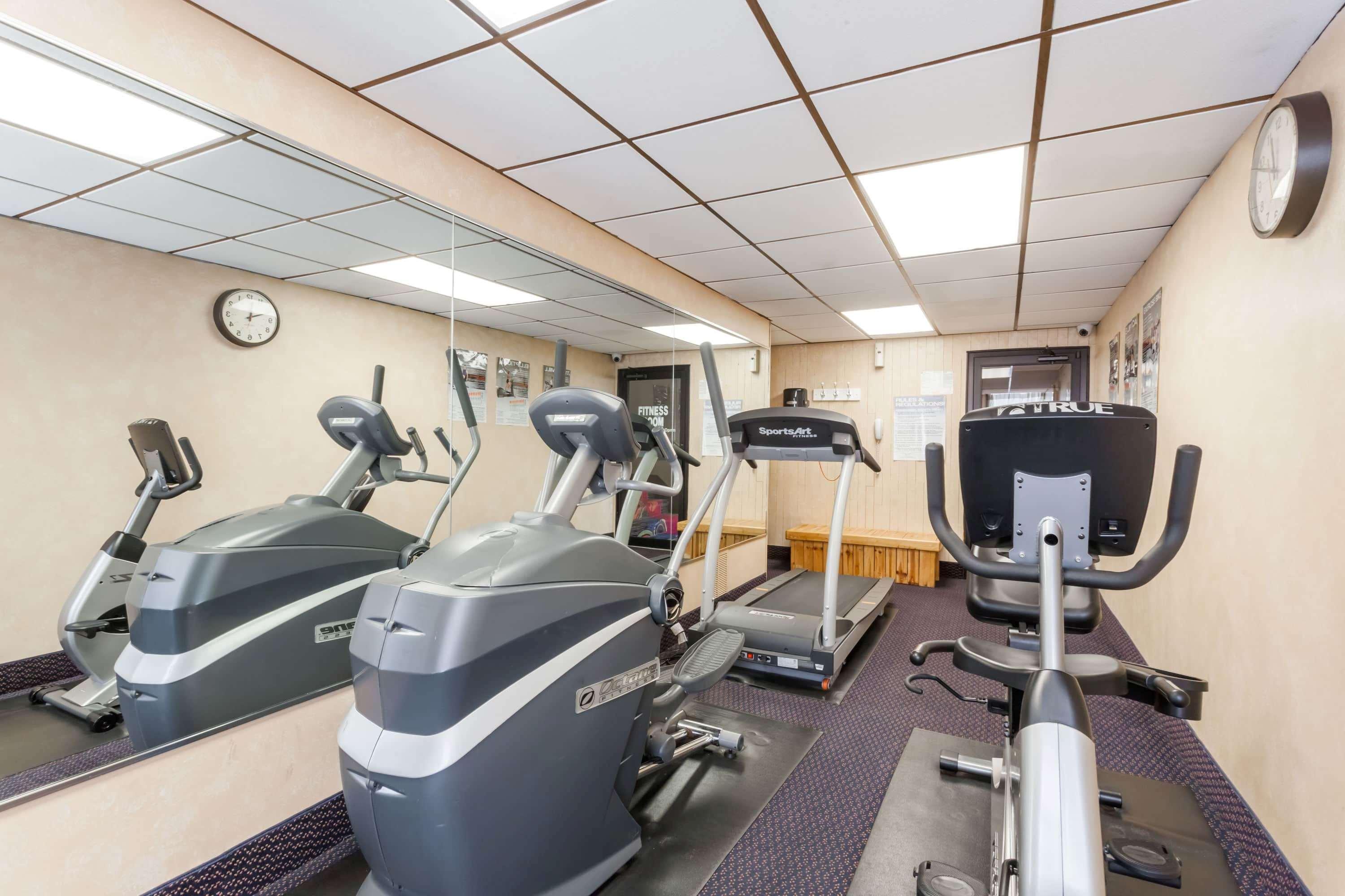 מלון Ramada By Wyndham Newburgh/West Point מראה חיצוני תמונה