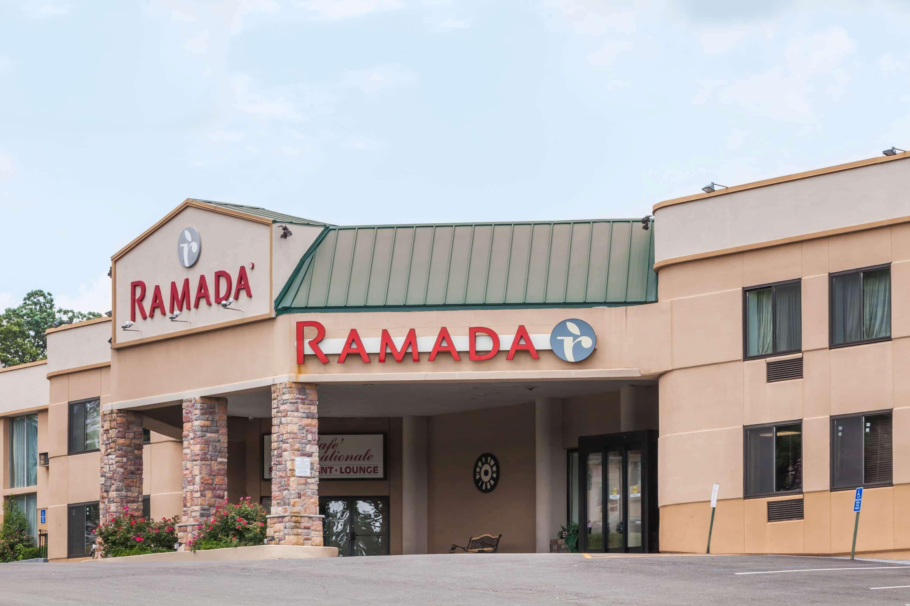 מלון Ramada By Wyndham Newburgh/West Point מראה חיצוני תמונה