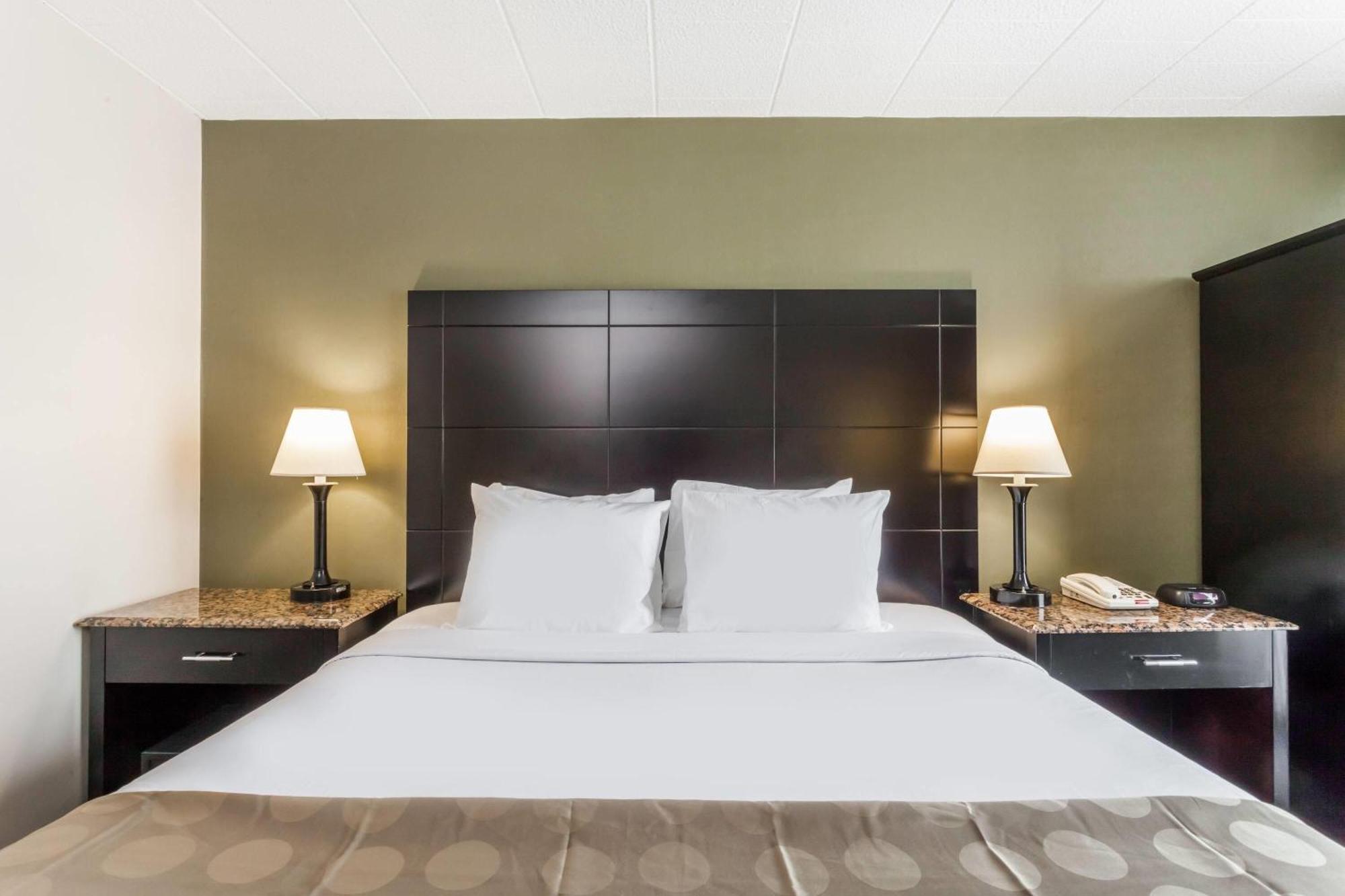 מלון Ramada By Wyndham Newburgh/West Point מראה חיצוני תמונה
