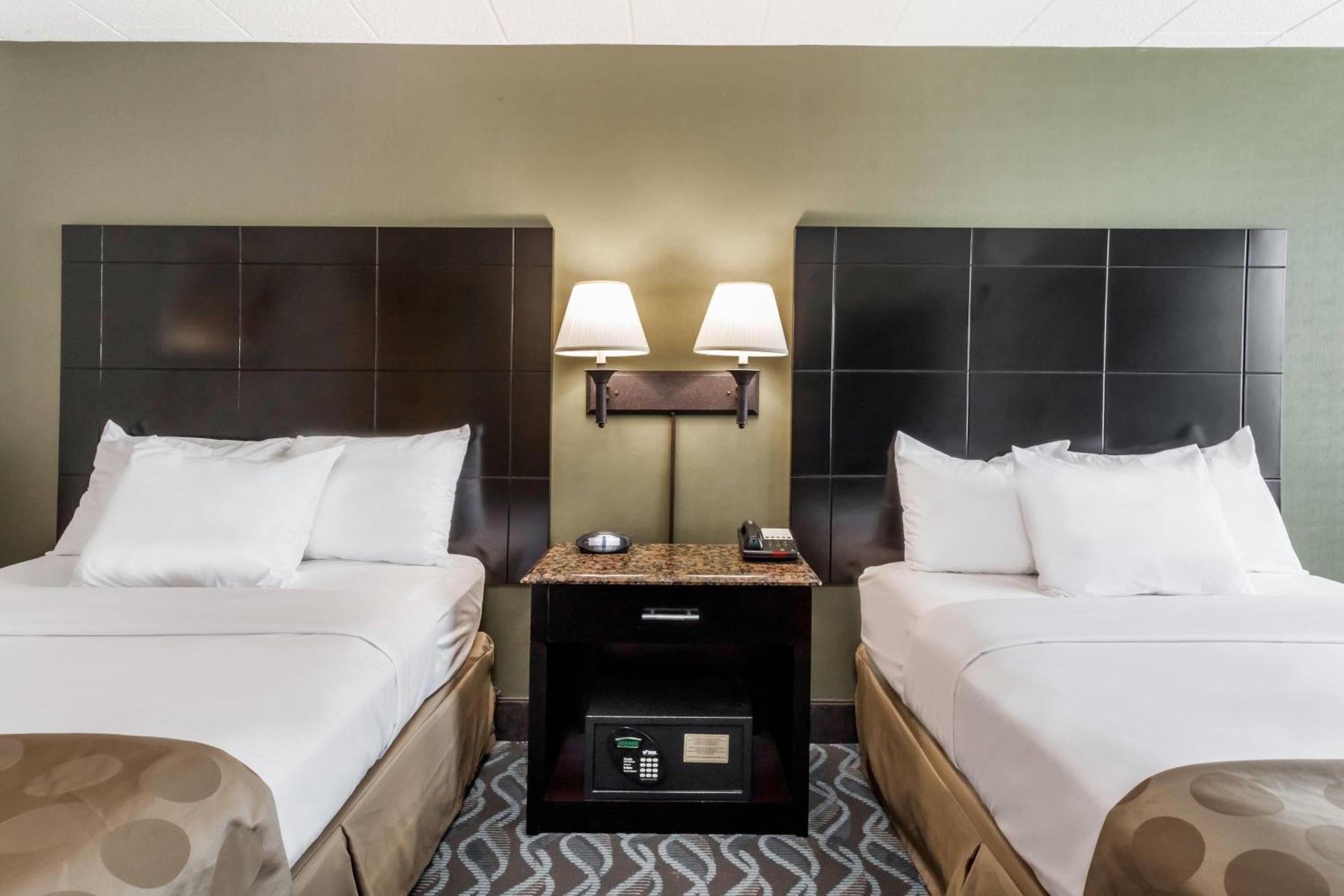 מלון Ramada By Wyndham Newburgh/West Point מראה חיצוני תמונה