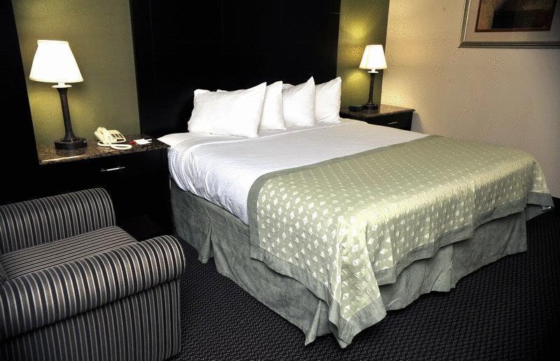 מלון Ramada By Wyndham Newburgh/West Point מראה חיצוני תמונה